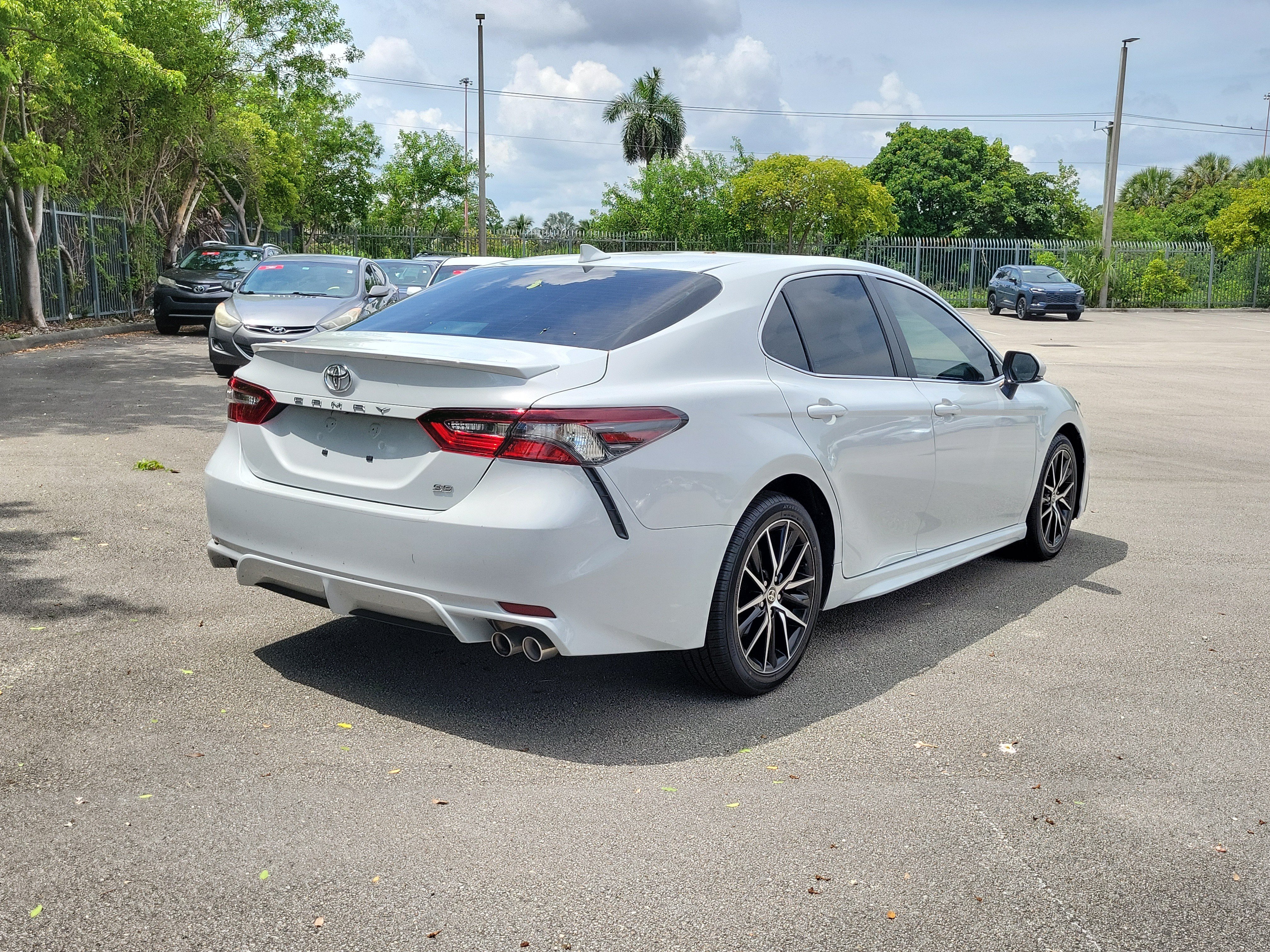 Used 2024 Ice Toyota SE image 5