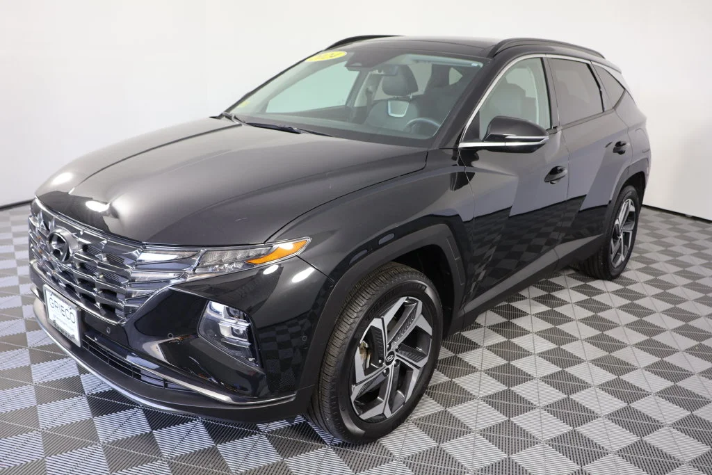 Used 2024 Black Pearl Hyundai Limited image 4
