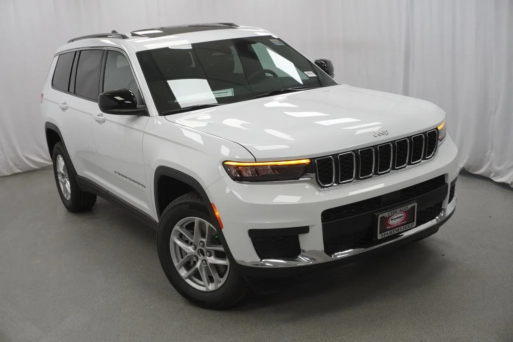 New 2026 Bright White Clear-Coat Exterior Paint Jeep Laredo image 8