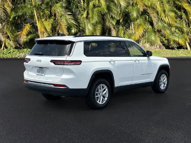 New 2026 Bright White Clear-Coat Exterior Paint Jeep Laredo image 5