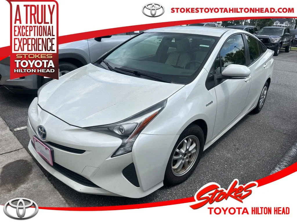 2016 Toyota Prius Two's photo