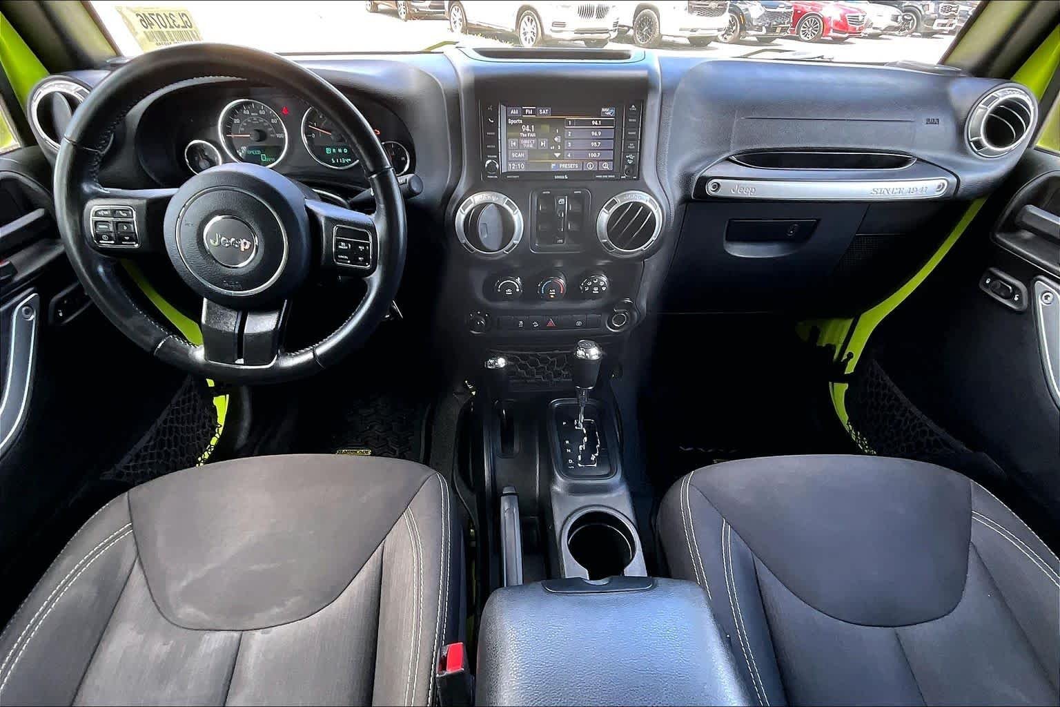 Used 2016 Hypergreen Clearcoat Jeep Sahara image 15