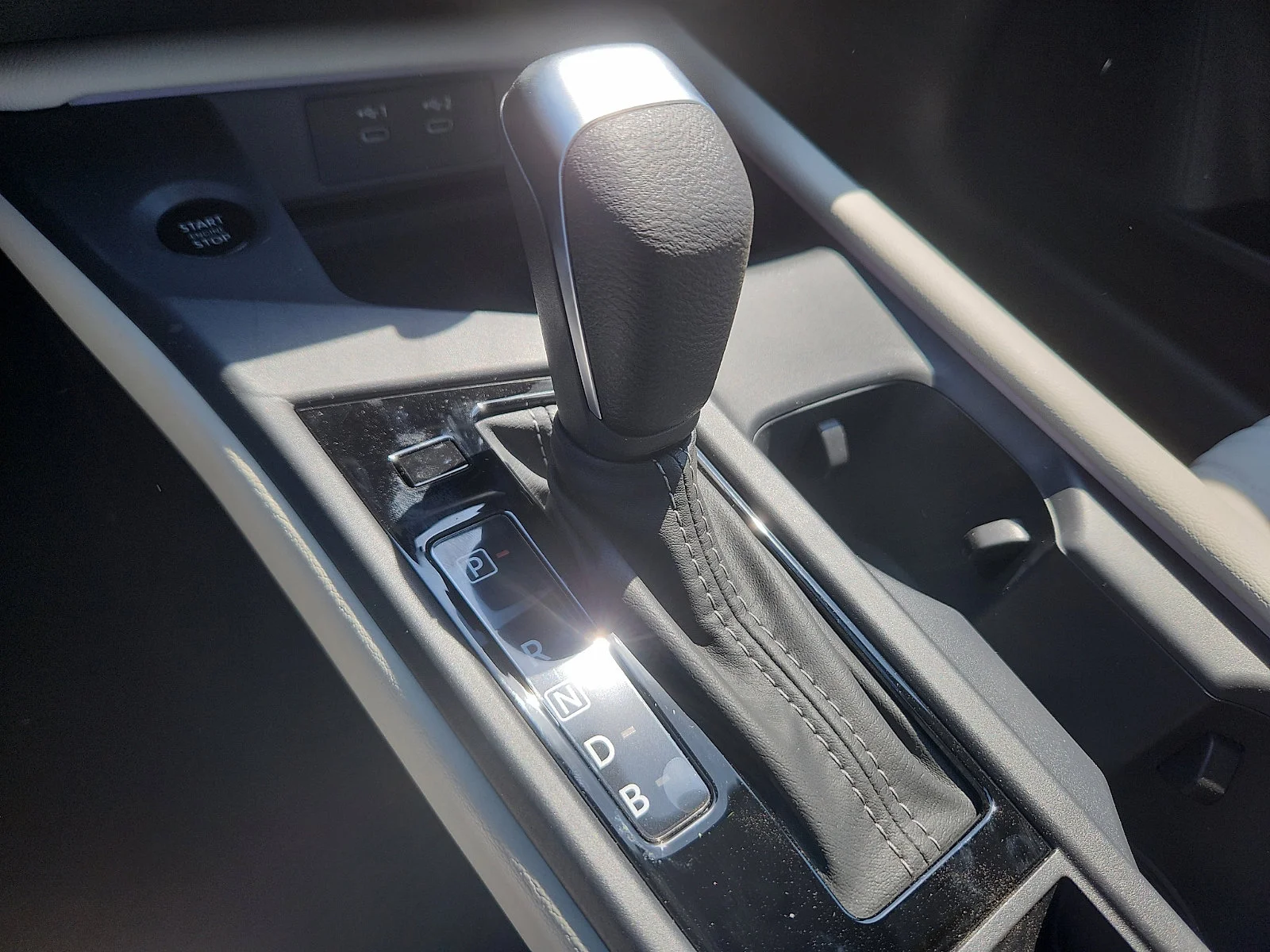 New 2026 White Nissan SL image 13