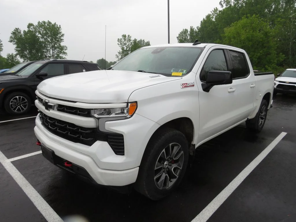 Used 2023 White Chevrolet RST image 7