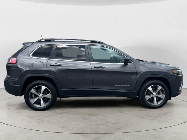 Used 2022 Granite Crystal Metallic Clearcoat Jeep Limited image 6