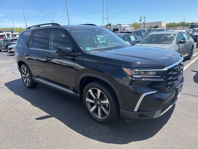 2023 Honda Pilot Touring AWD's photo