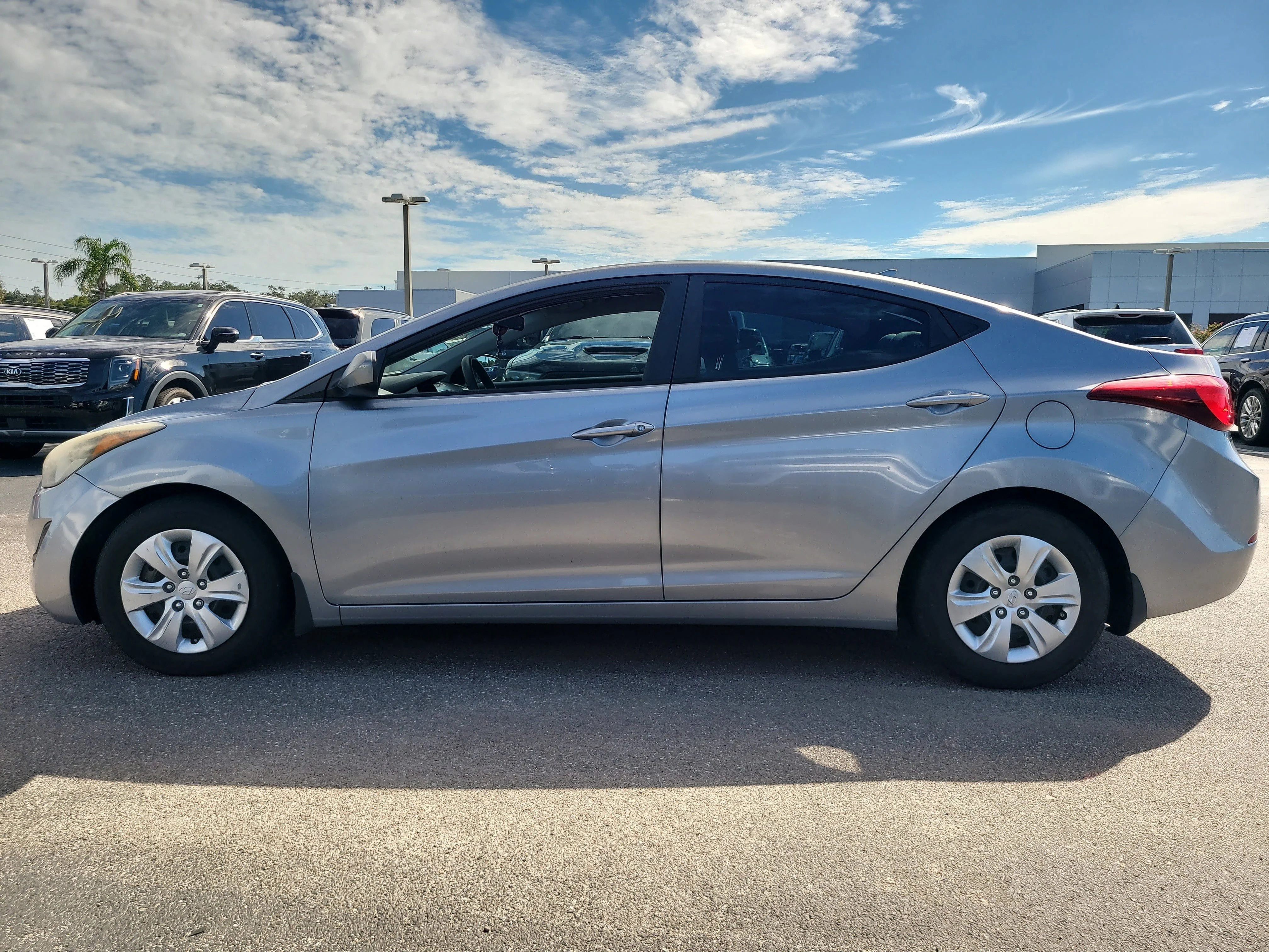 Used 2016 Shale Gray Metallic Hyundai SE image 7