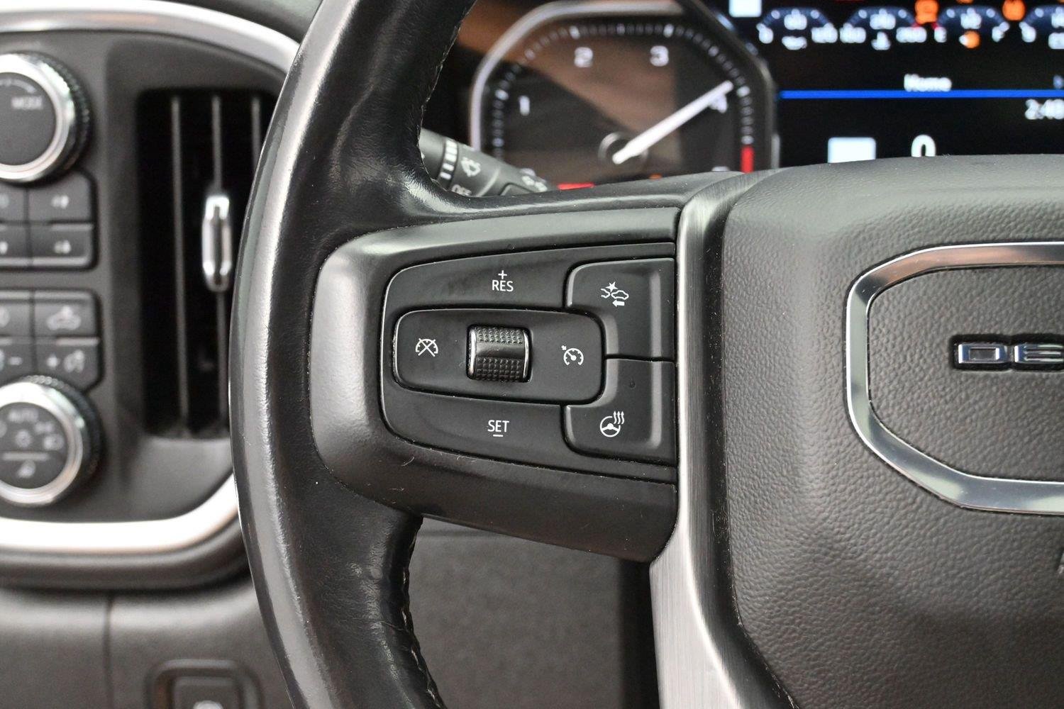Used 2022 White Frost Tricoat GMC Denali image 17