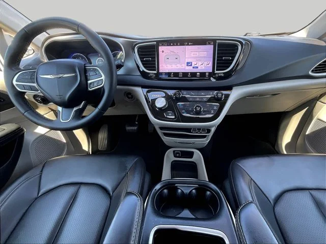 Used 2024 White Chrysler Touring L image 9