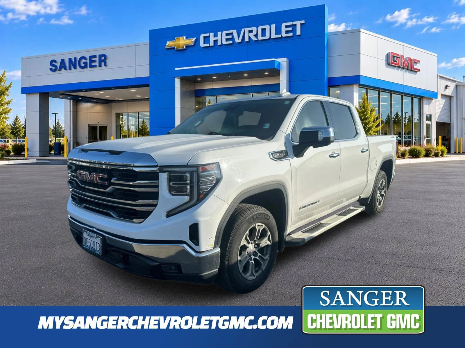 Used 2022 SUMMIT WHITE GMC SLT image 1