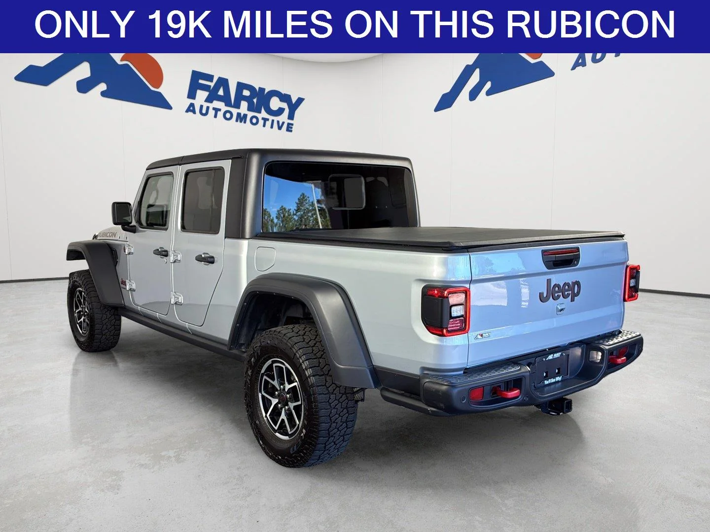 Used 2024 Silver Zynith Clearcoat Jeep Rubicon image 7