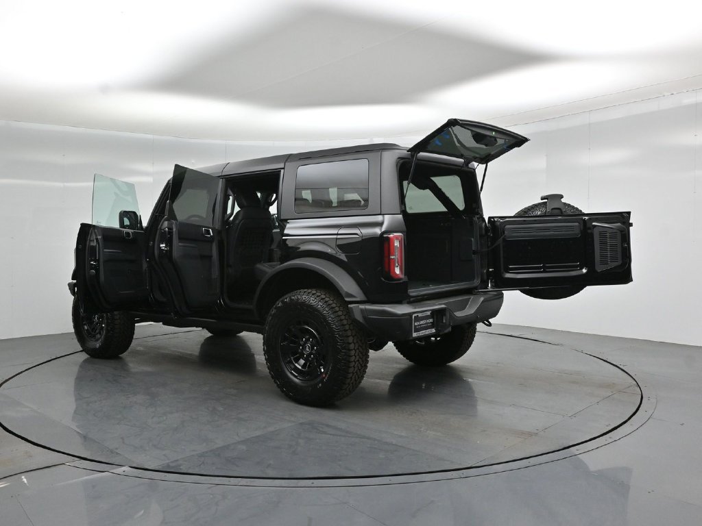 New 2026 Shadow Black Ford Badlands image 31