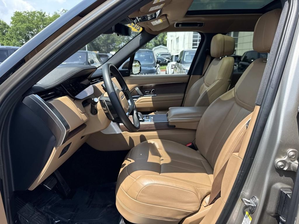 Used 2023 Blue Land Rover SE image 18