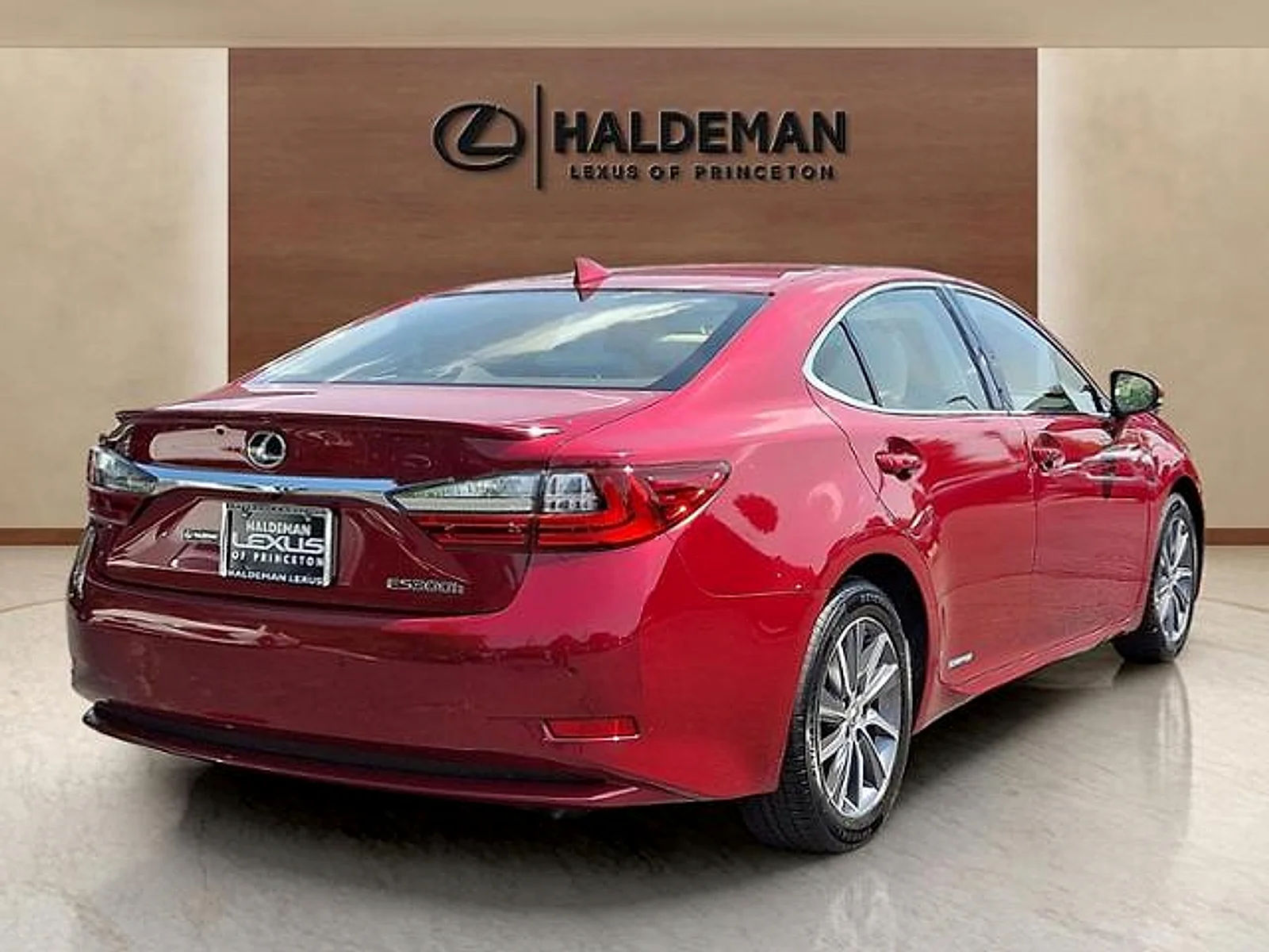 Used 2016 Matador Red Mica Lexus  image 6