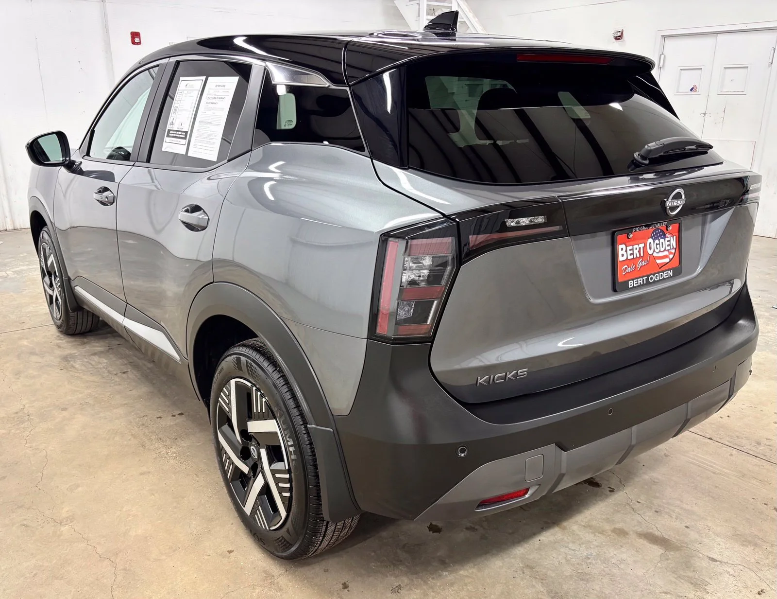 Used 2025 Gray Nissan SV image 4