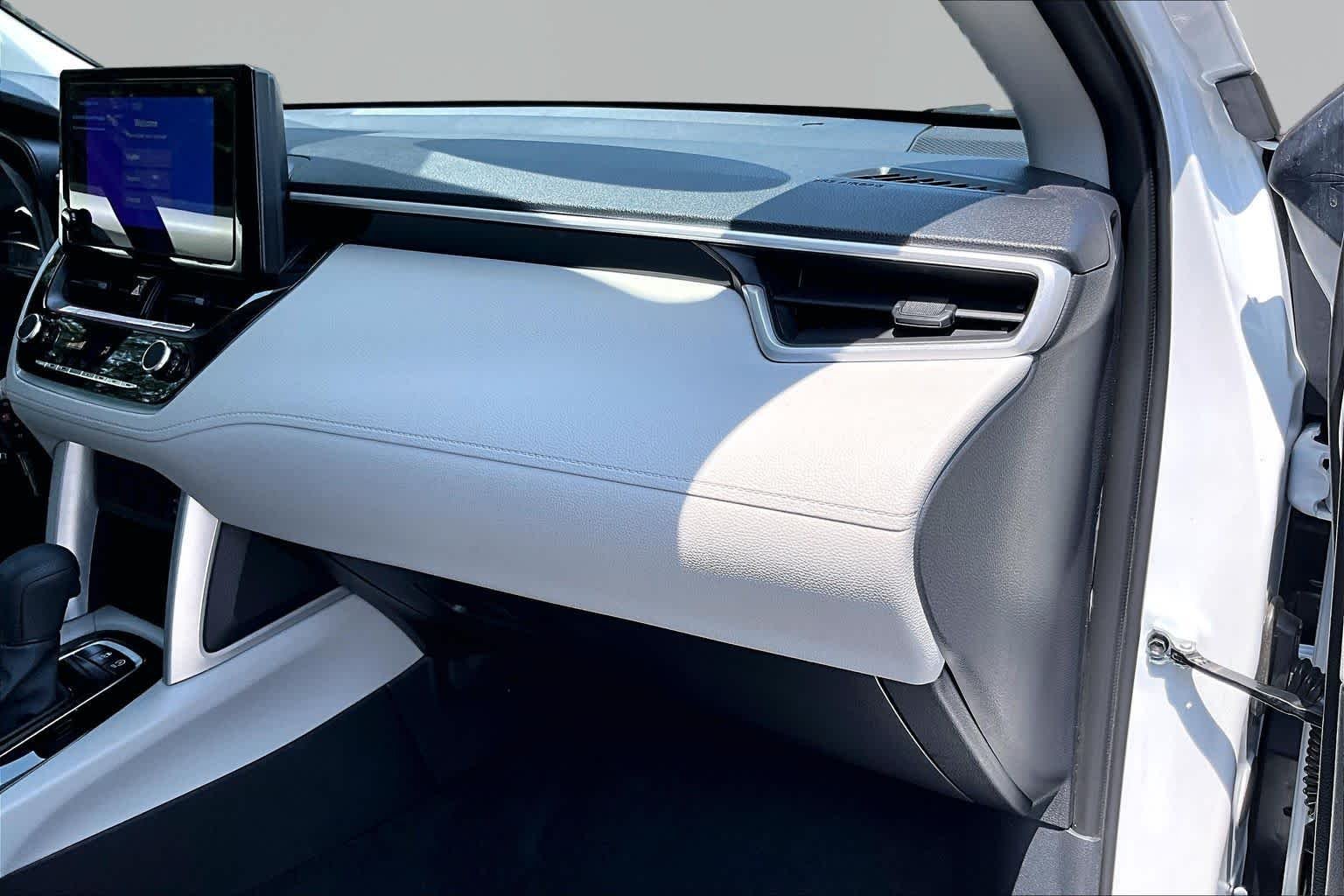 Used 2025 Wind Chill Pearl Toyota L image 19