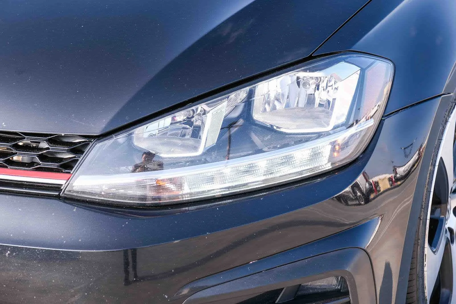 Used 2018 Deep Black Pearl Metallic Volkswagen S image 11