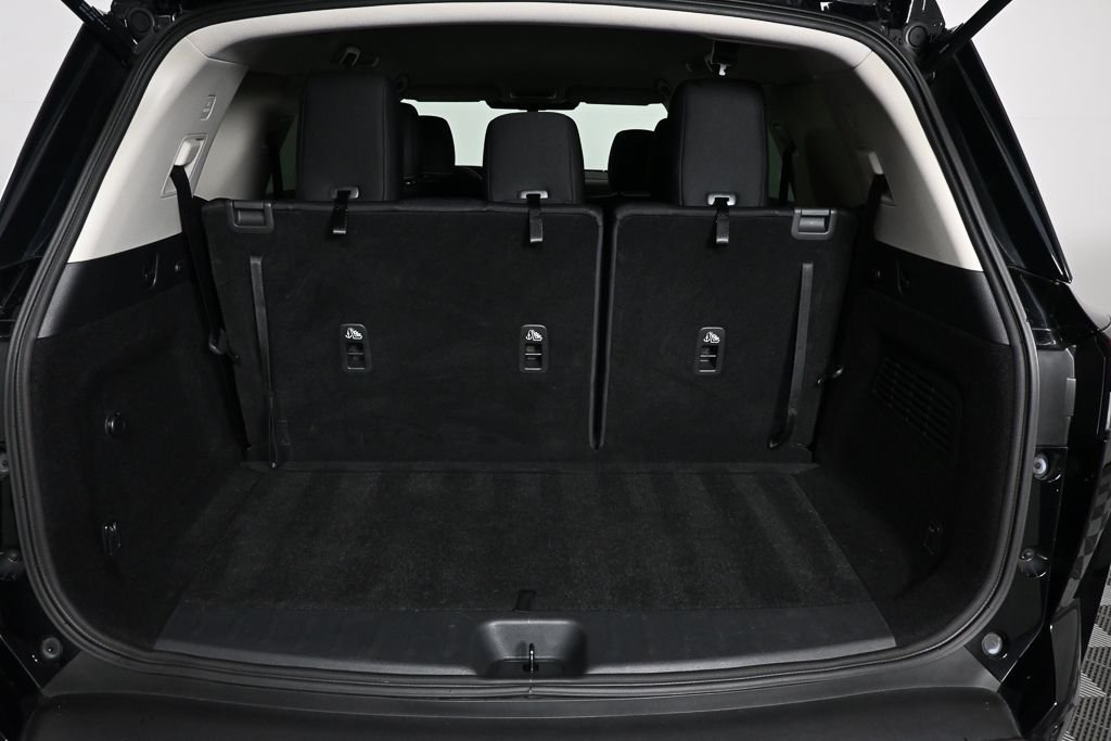 Used 2022 Black Nissan S image 27