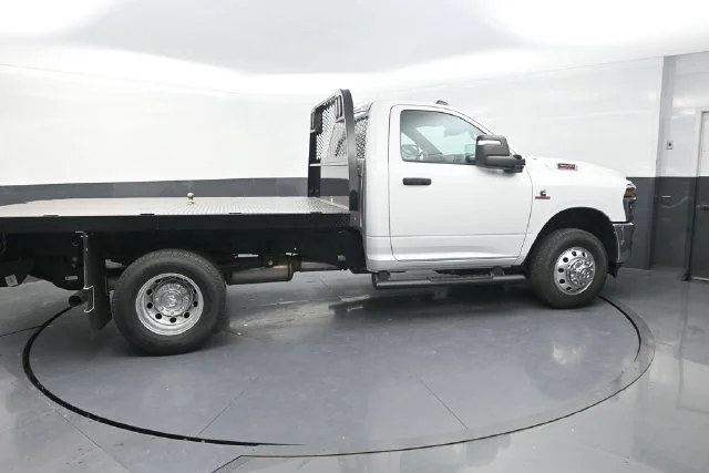 2026 RAM 3500 Chassis Tradesman - Photo 9