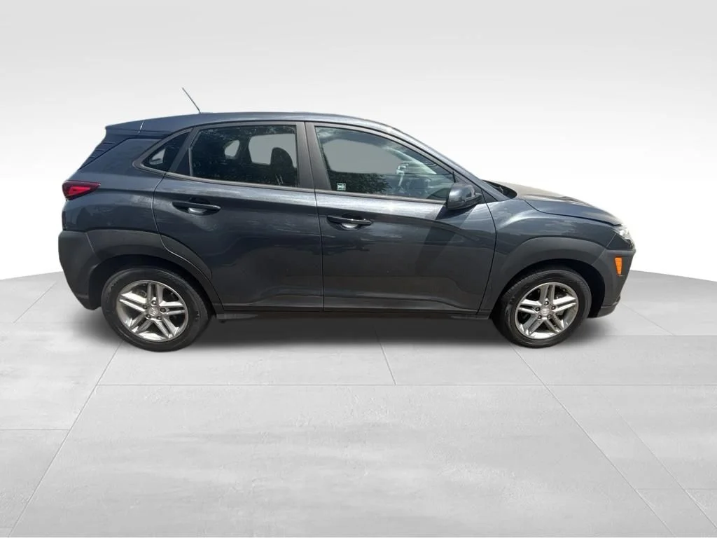 Used 2020 Gray Hyundai SE image 8