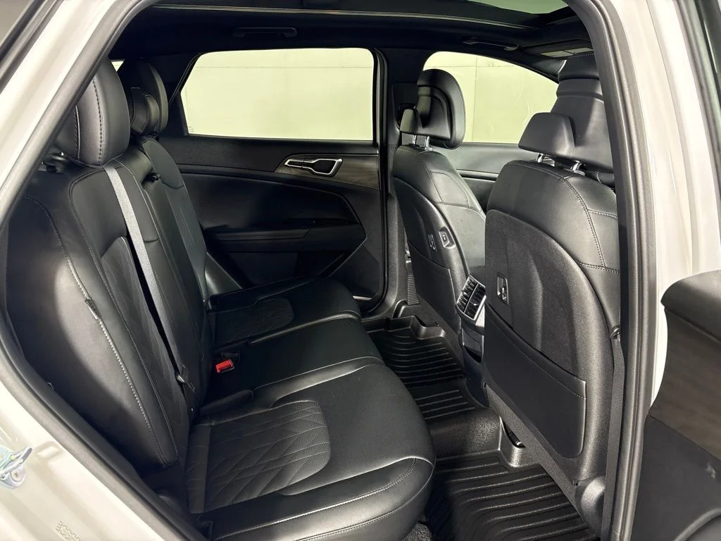 Used 2025 White Kia X-Line image 19