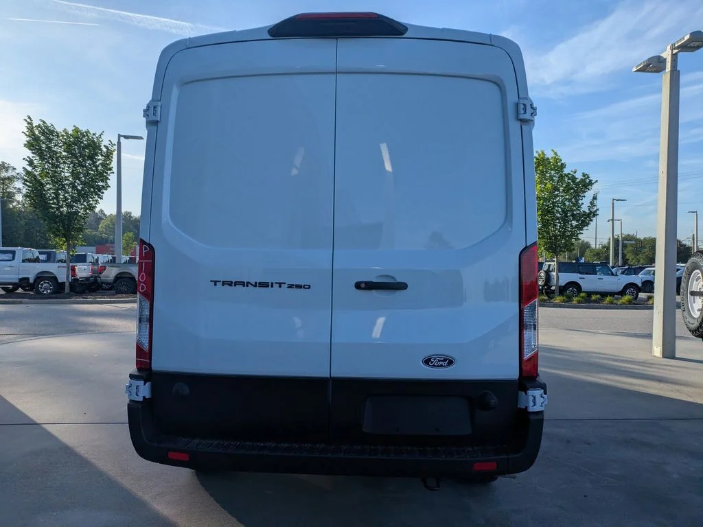 New 2026 Oxford White Ford Base image 5