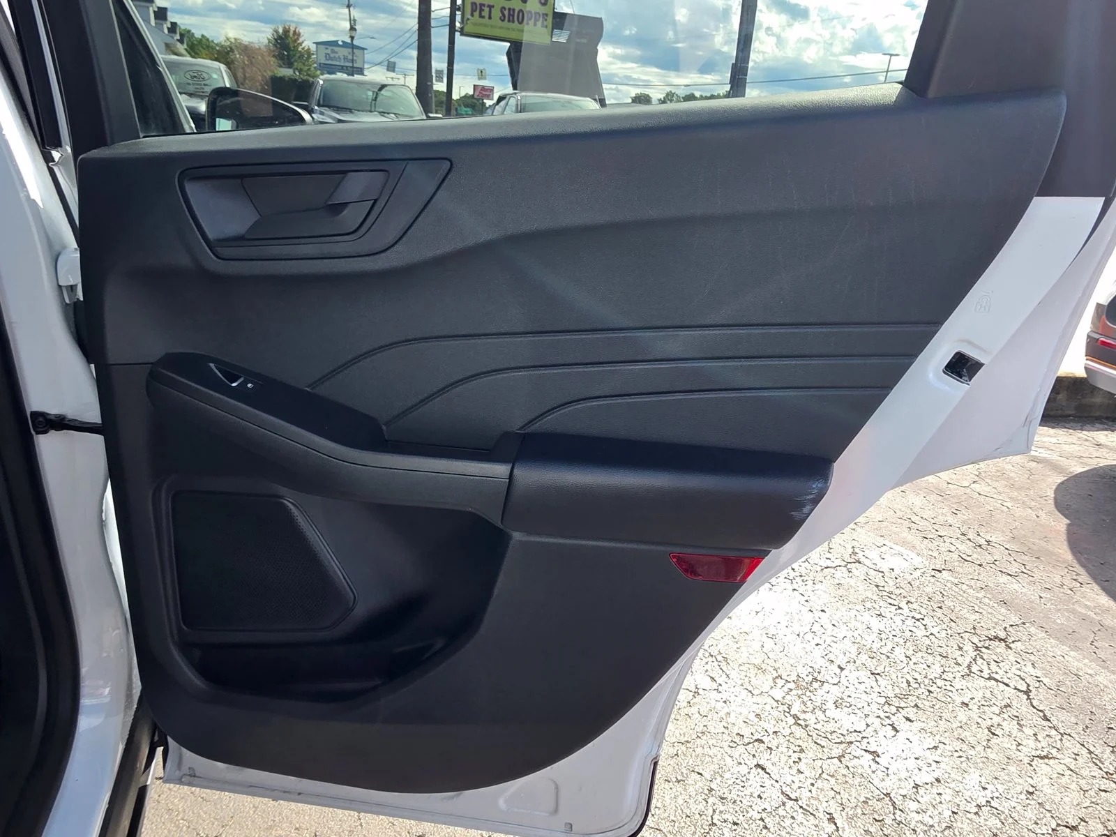 Used 2022 Oxford White Ford SE image 30