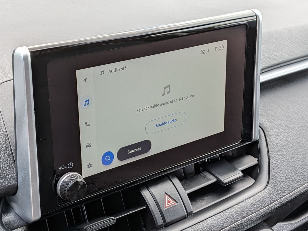 2023 Toyota RAV4 LE - Photo 8