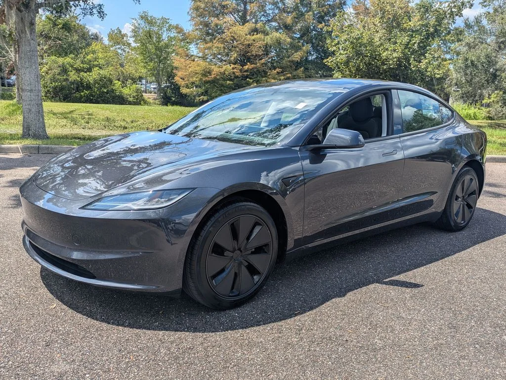 Used 2025  Tesla Long Range image 8