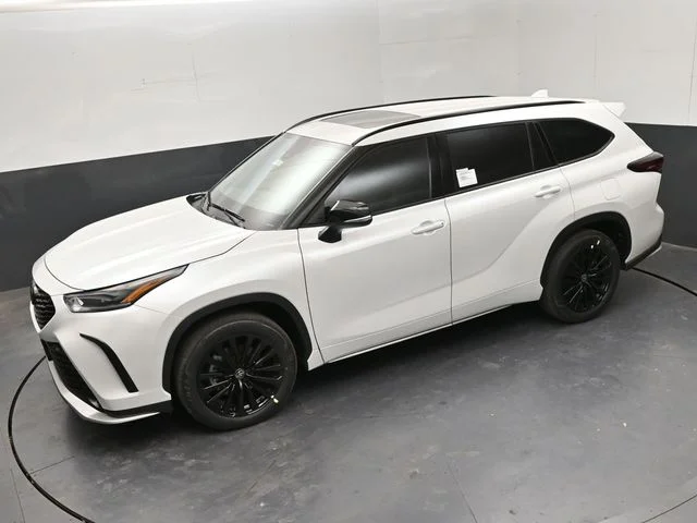 New 2026 Wind Chill Pearl <sup>1</sup> Toyota  XSE image 28