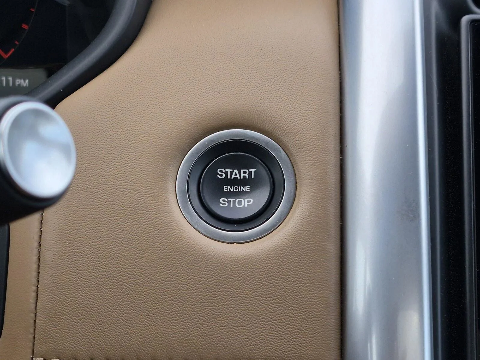 Used 2024 Fuji White Land Rover Metropolitan Edition image 37