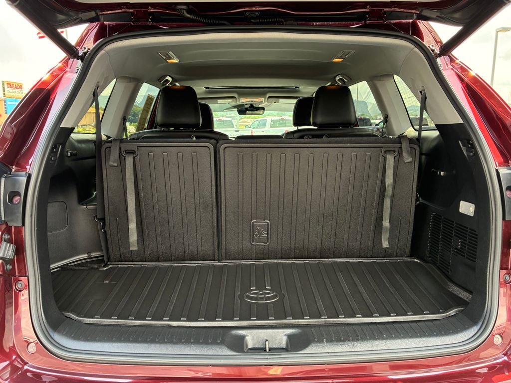 Used 2019 Red Toyota XLE image 4