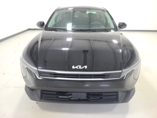 Used 2025 Aurora Black Pearl Kia LXS image 2