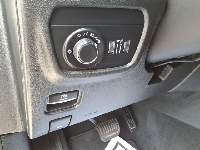 Used 2023 White Jeep Laredo image 17