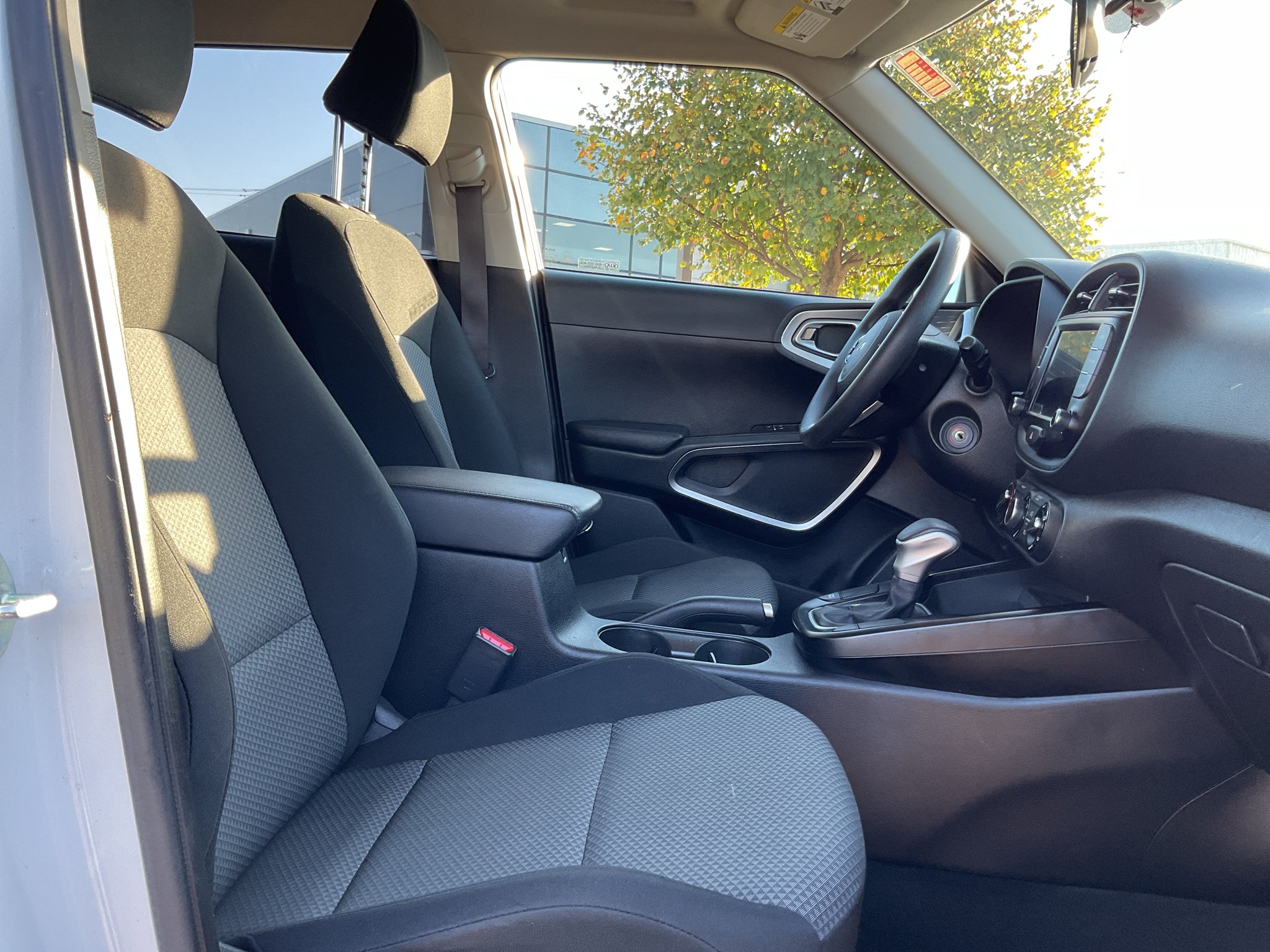Used 2022 Snow White Pearl Kia LX image 10
