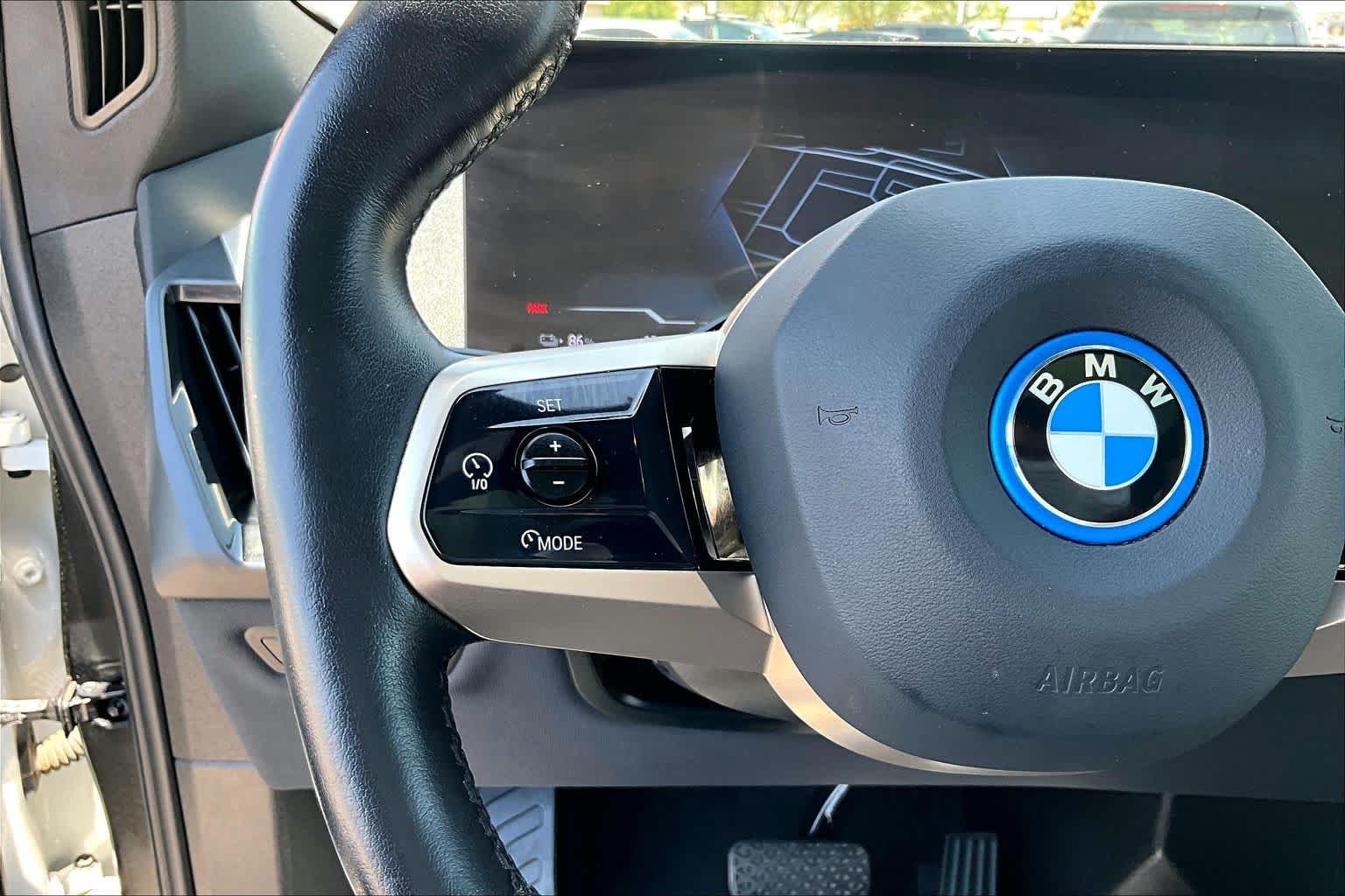 Used 2024 Alpine White BMW xDrive50 image 23