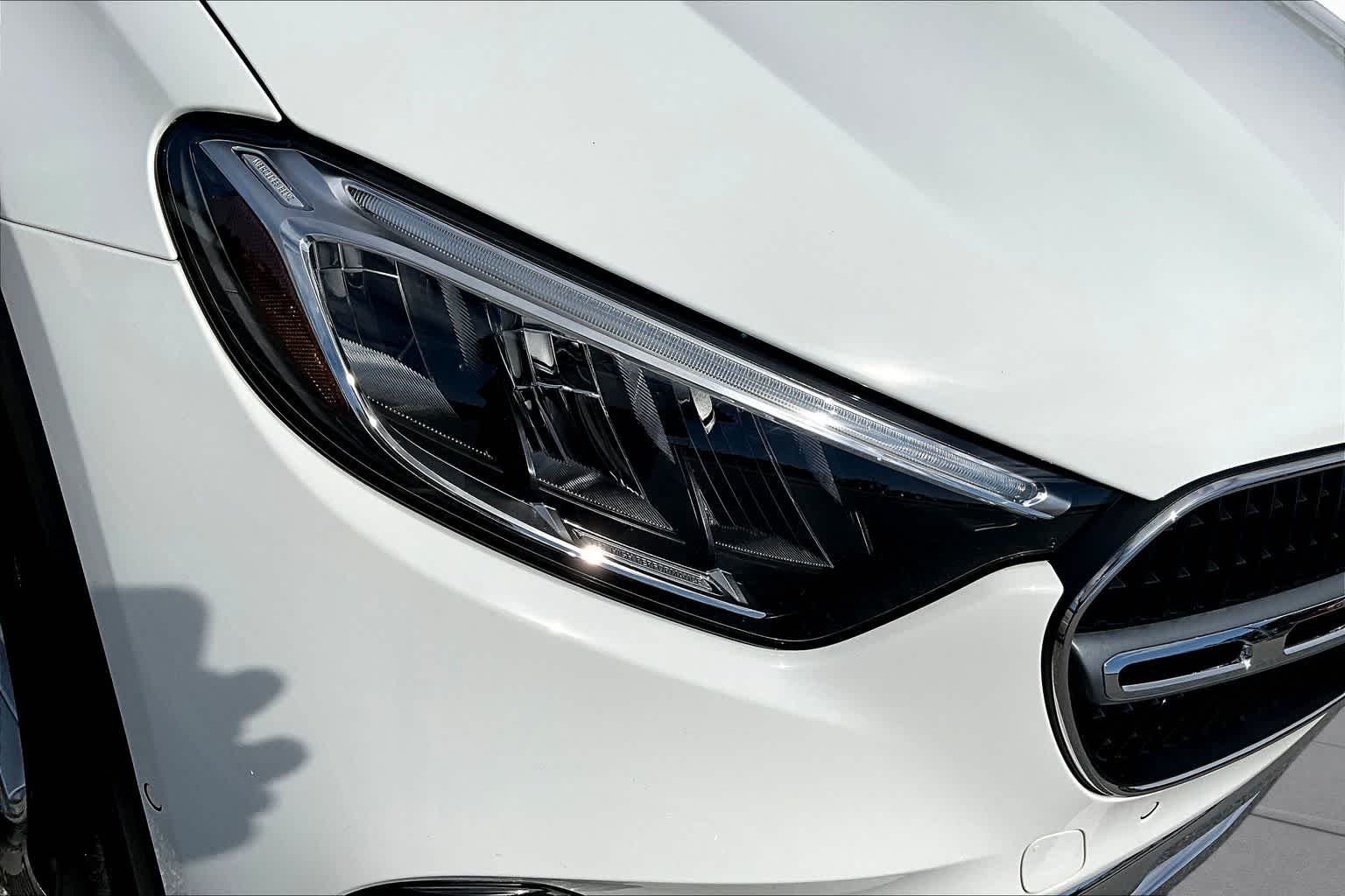 Used 2025 Polar White Mercedes-Benz GLC 300 image 28