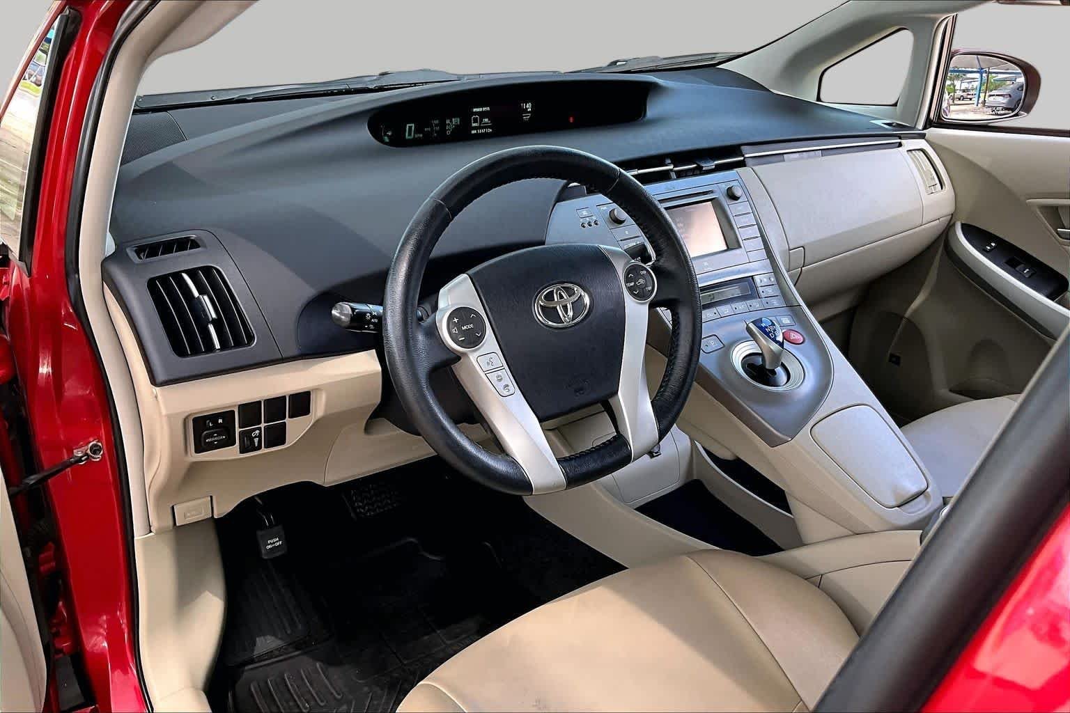 Used 2015 Barcelona Red Metallic Toyota Four image 18