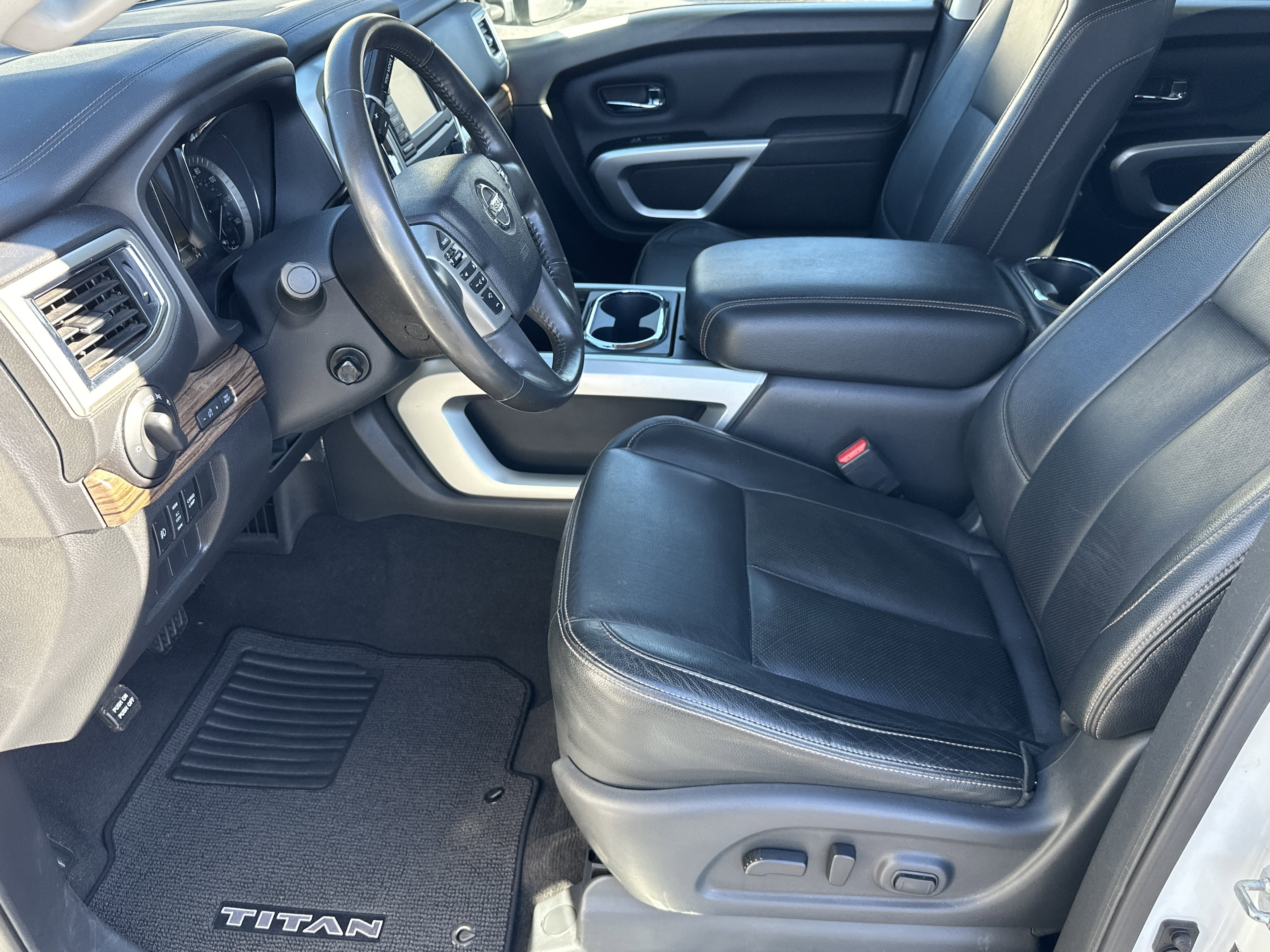 Used 2018 Pearl White Nissan SL image 10
