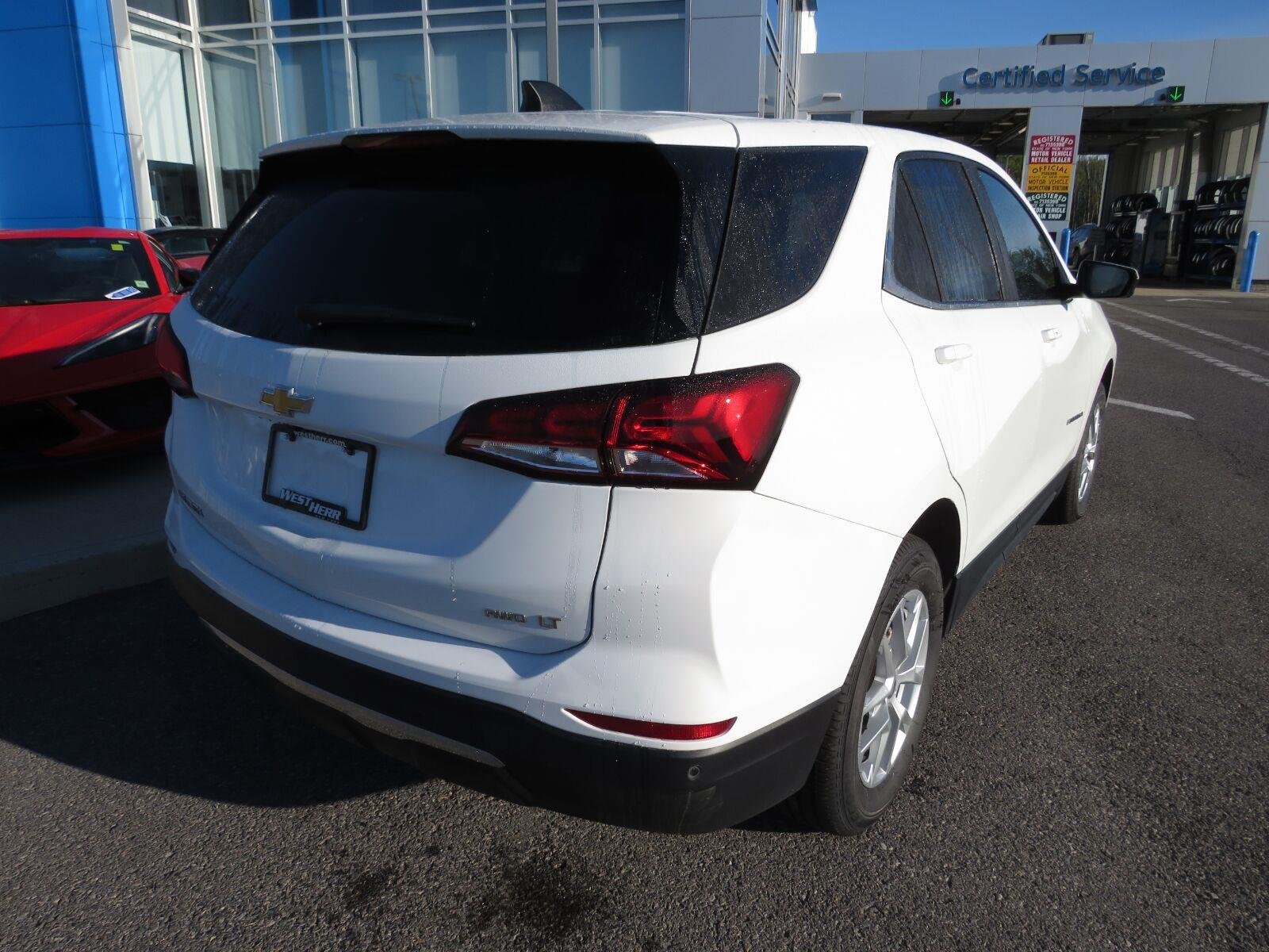Used 2024 Summit White Chevrolet LT image 8