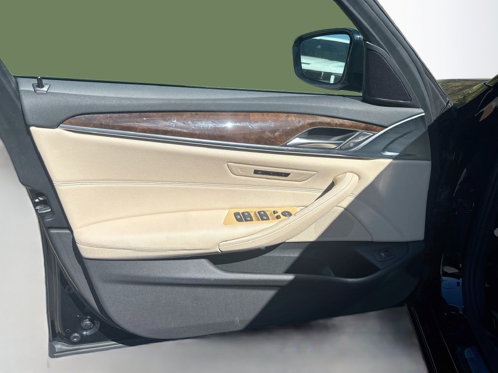 Used 2019 Black BMW 530i image 32