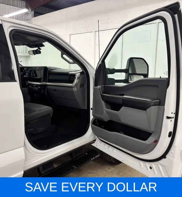 Used 2025 White Ford XLT image 17
