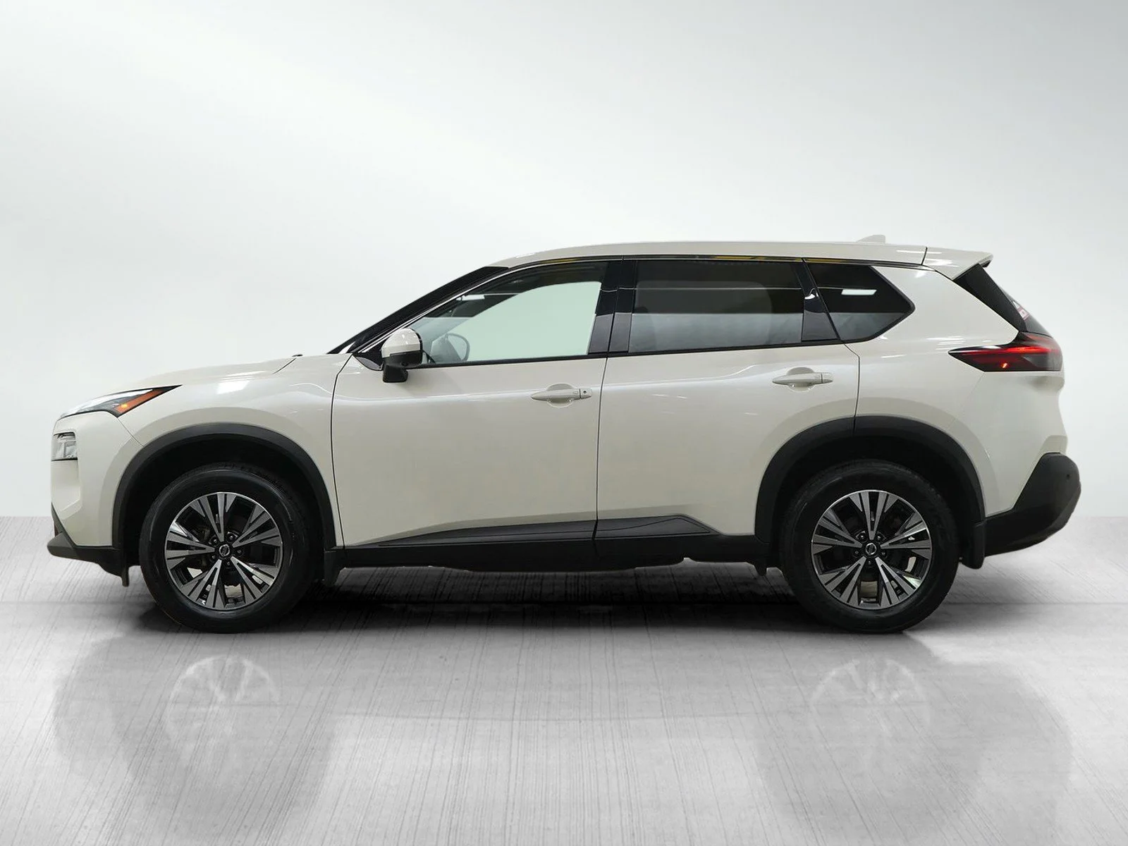 Used 2021 Nissan Rogue SV with VIN JN8AT3BB1MW207757 for sale in Minneapolis, Minnesota
