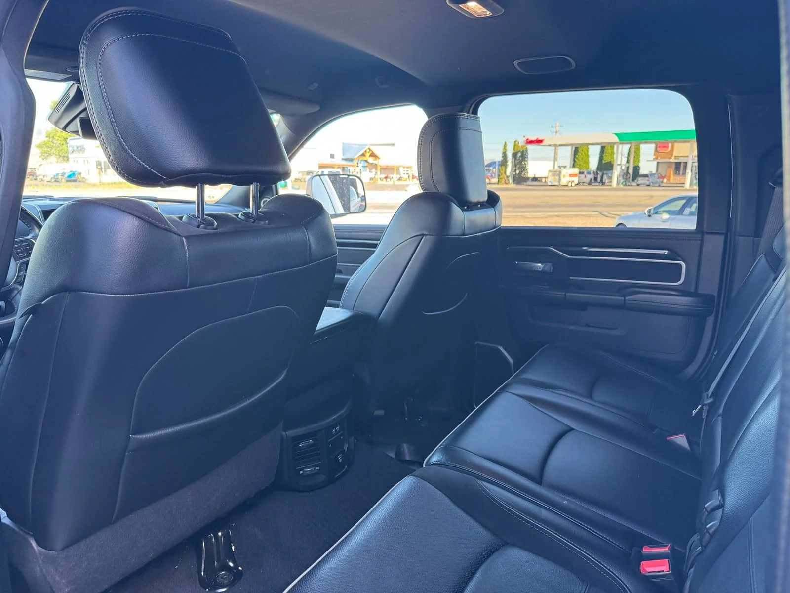 Used 2022 White Ram Laramie image 7
