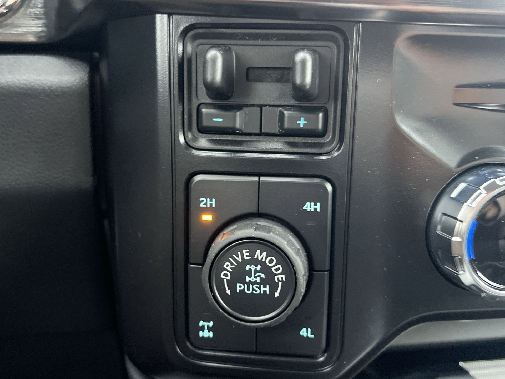 2025 Ford F-350 Super Duty Lariat - Photo 7