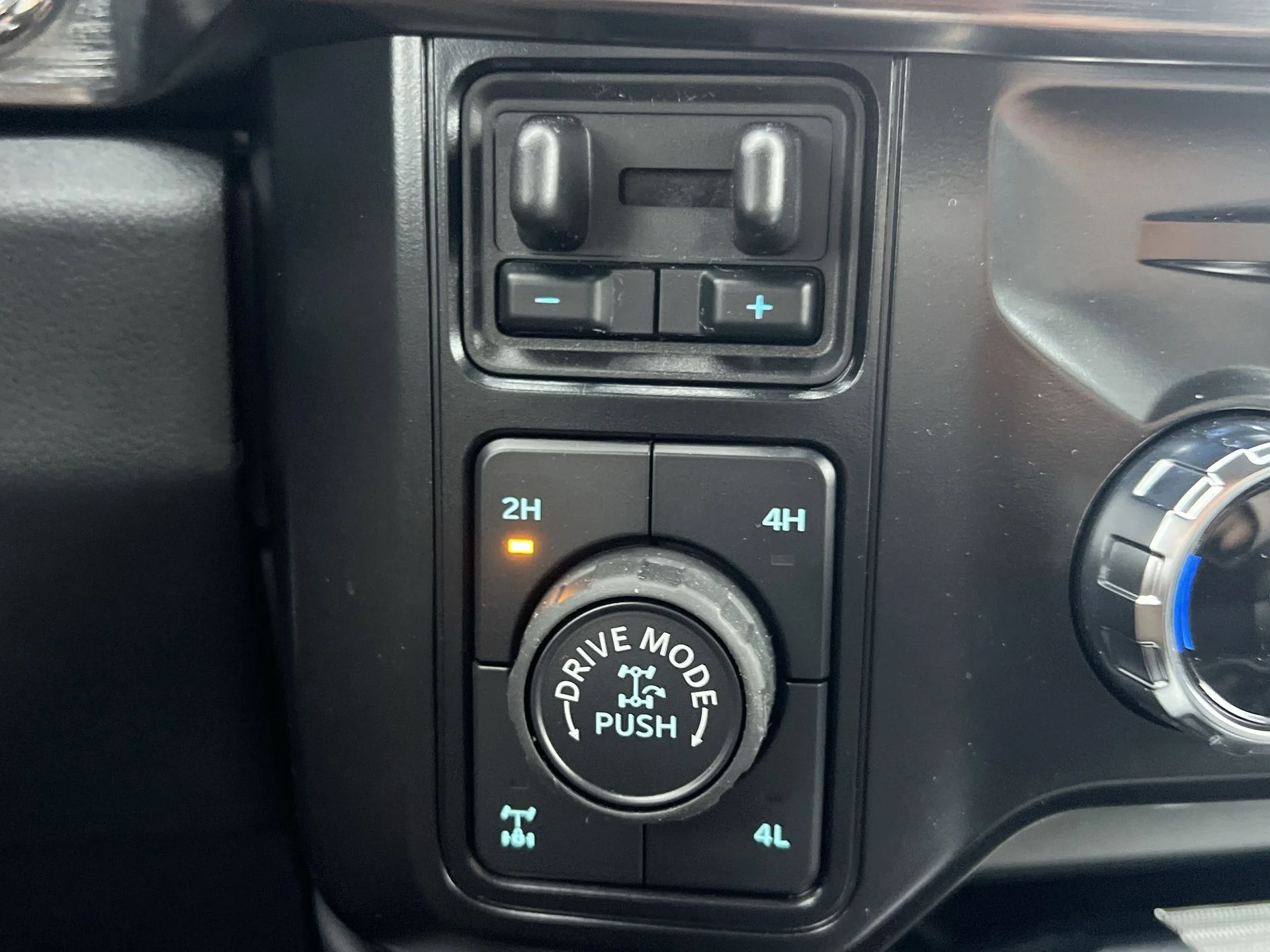 2025 Ford F-350 Super Duty Lariat - Photo 7