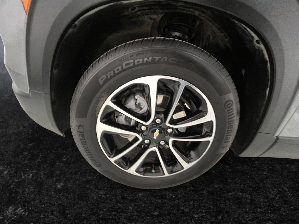 Used 2025 Gray Chevrolet LT image 27