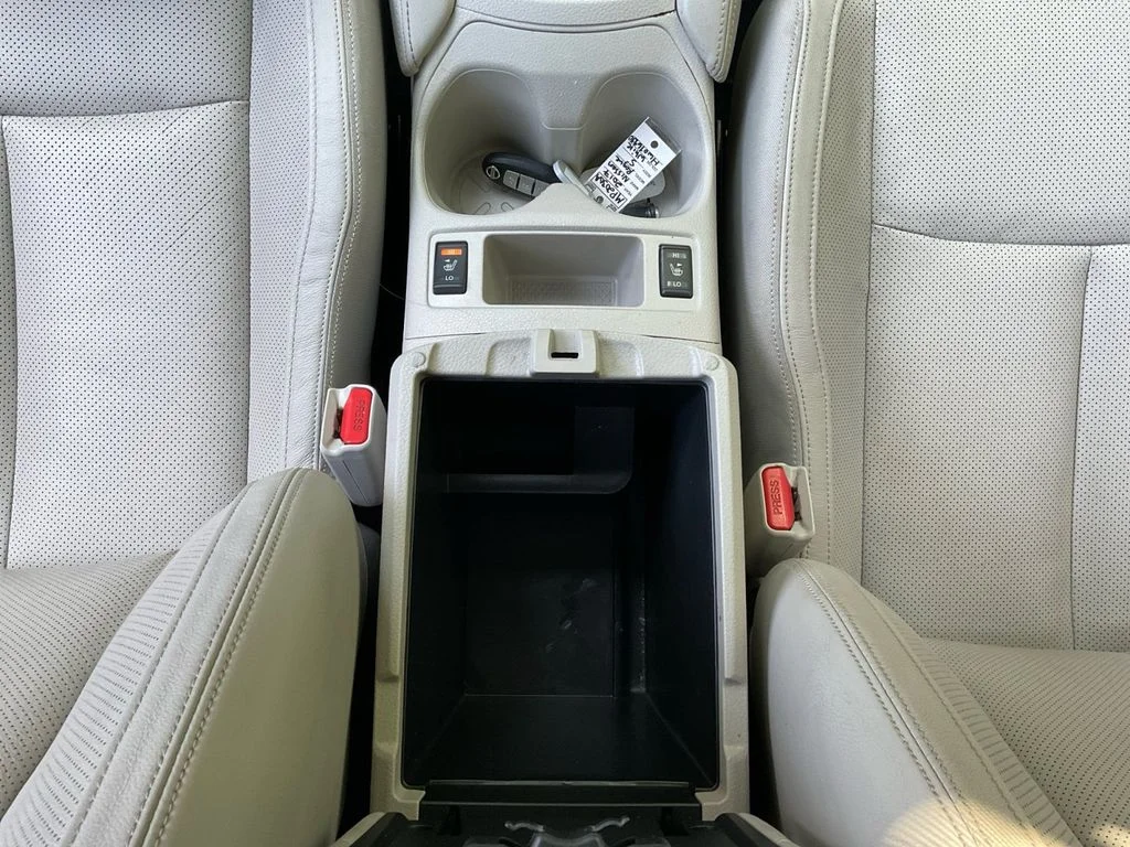 Used 2017 White Nissan SL image 11