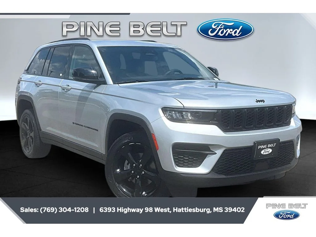 Used 2023 Silver Zynith Jeep Altitude image 1