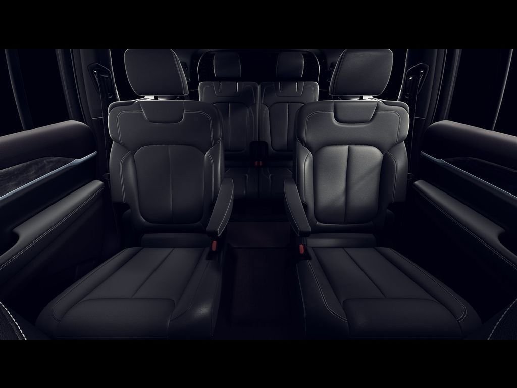 New 2026 Fathom Blue Pearl-Coat Exterior Paint Jeep Limited image 3